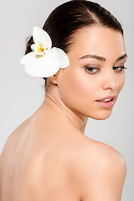 포토 JPG 스튜디오촬영 서양인 외국인 우먼라이프 응시 여자 얼굴 회색배경 실내 한명 미소 누끼 사람 근접촬영 상반신 20대 성인 옆모습 뷰티 깨끗함 귀 꽂음 성인여자한명만 국내포토 1 라이프스타일 시선 뷰포인트 백그라운드 컨셉 표정 인종 청년 내부 신체부위 회색 여자한명만 성인여자만 파일형식