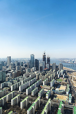 포토 JPG 주간 건축 하늘 부동산 아파트 주택 서울 한국 풍경 사람없음 야외 파란색 하이앵글 도시풍경 맑음 봄 한강 여의도 전경 국내포토 자연요소 계절 아시아 뷰포인트 컬러 날씨 건물 도시 재산 랜드마크 파일형식 탑뷰