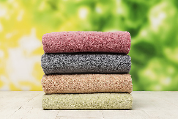 포토 JPG 스튜디오촬영 가사 나뭇잎 실내 사람없음 수건 쌓기 청결 빨래 청소 나무바닥 국내포토 잎 모션 바닥 내부 위생용품 위생 파일형식