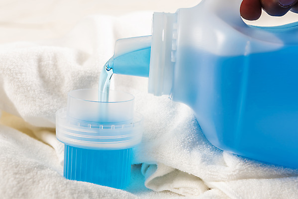 포토 JPG 스튜디오촬영 손 여자 가사 실내 한명 상반신 20대 성인 사람없음 신체부위 수건 청결 흰색 붓기 빨래 청소 주부 성인여자한명만 빨래세제 국내포토 1 컬러 모션 사람 청년 내부 위생용품 위생 세제 여자한명만 성인여자만 파일형식