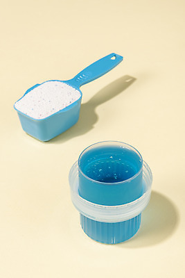 포토 JPG 스튜디오촬영 가사 수저 실내 사람없음 청결 빨래 청소 노란배경 빨래세제 가루세제 국내포토 식기 백그라운드 내부 노란색 위생 세제 파일형식