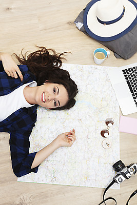 포토 JPG 서양인 외국인 우먼라이프 응시 여자 커피 여행 지도 가방 실내 한명 미소 사람 상반신 20대 성인 앞모습 노트북 하이앵글 선글라스 눕기 카메라 나침반 체코 백팩 여행준비 챙모자 싱글라이프 성인여자한명만 욜로라이프 소확행 혼족 혼여족 국내포토 모자_잡화 1 라이프스타일 시선 잡화 유럽 안경 음료 뷰포인트 모션 표정 인종 청년 내부 전자제품 준비 신조어 여자한명만 성인여자만 파일형식