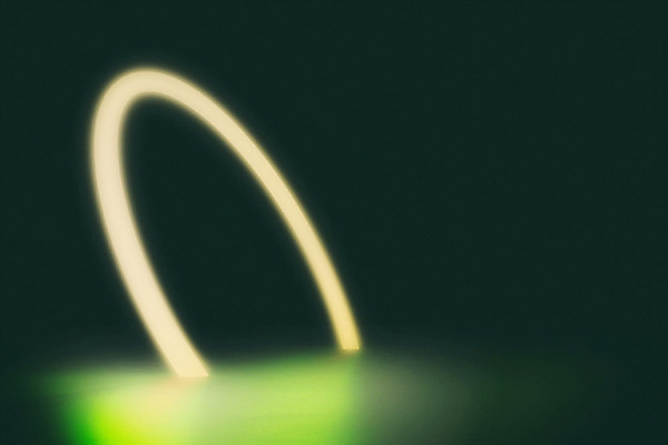 PSD 편집이미지 백그라운드 추상 미래 조명 사람없음 빛 반사 노란색 3D소스 3D 어둠 공간 원형 사이버 디지털합성 네온 네온아트 편집소스 이미지편집 편집3D 도형 컬러 컨셉 무늬 파일형식