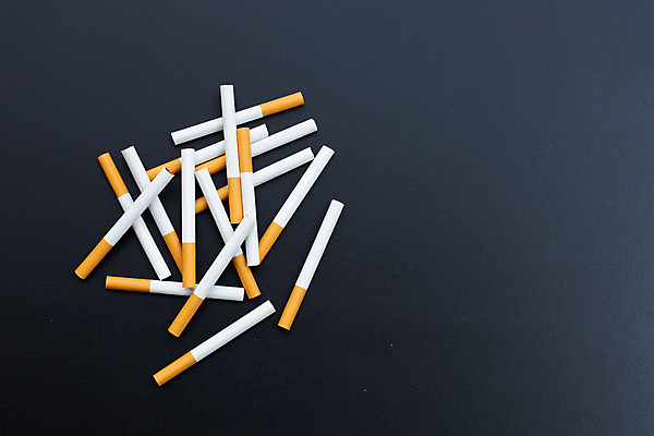 포토 JPG 해외이미지 검은배경 흡연 담배 실내 사람없음 카피스페이스 해외포토 백그라운드 내부 검은색 공백 파일형식 이미지허브