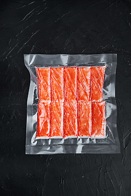 포토 JPG 해외이미지 식재료 검은배경 실내 사람없음 신선 맛살 비닐포장 진공 진공포장 해외포토 음식 백그라운드 포장 내부 검은색 파일형식 이미지허브