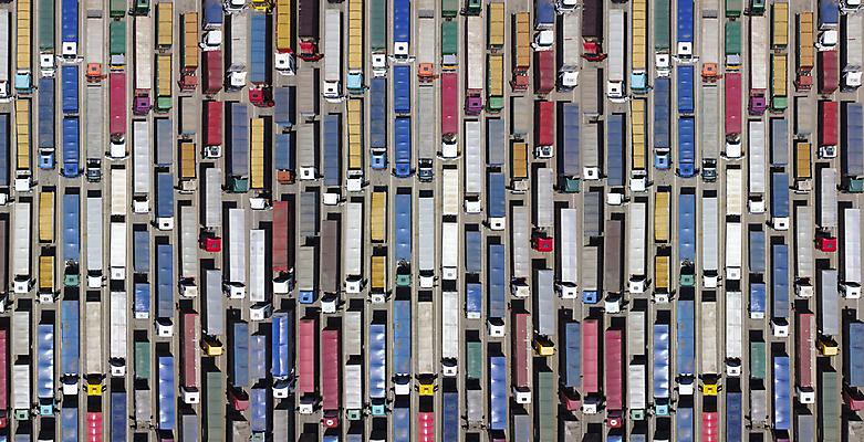 포토 JPG 해외이미지 산업 도로 선 교통수단 패턴 비즈니스 교통시설 안테나 사람없음 야외 항구 거래 운전 트럭 화물 대기 시간 기다림 상품 주차 무역 바쁨 수납 포트 바둑 제비 드론 수입 터미널 해외포토 길 교통 무늬 통신 모션 자동차 놀이 조류 운송업 시설 파일형식 이미지허브