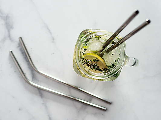 포토 JPG 해외이미지 라이프스타일 음료 백그라운드 잔 사람없음 대리석 스테인레스빨대 해외포토 식기 재료 빨대 생활 파일형식 이미지허브