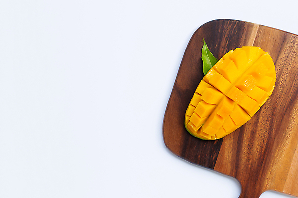 포토 JPG 해외이미지 단면 실내 사람없음 열대과일 흰배경 슬라이스 망고 나무도마 카피스페이스 애플망고 해외포토 백그라운드 과일 도마 내부 목재 공백 흰색 파일형식 이미지허브