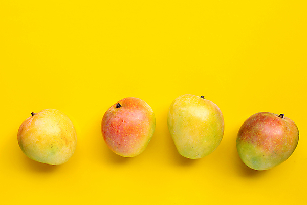 포토 JPG 해외이미지 실내 사람없음 여러개 열대과일 일렬 망고 노란배경 애플망고 해외포토 다수 백그라운드 과일 내부 노란색 파일형식 이미지허브