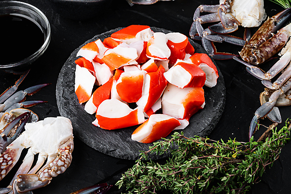 포토 JPG 해외이미지 식재료 검은배경 실내 사람없음 게 신선 간장 종지 맛살 백리향 돌접시 해외포토 그릇 접시 음식 백그라운드 갑각류 내부 검은색 양념 파일형식 이미지허브