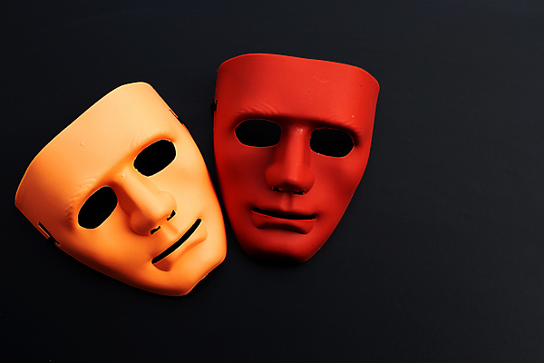 포토 JPG 해외이미지 검은배경 실내 가면 사람없음 빨간색 노란색 두개 오브젝트 해외포토 컬러 백그라운드 2 내부 검은색 파일형식 이미지허브