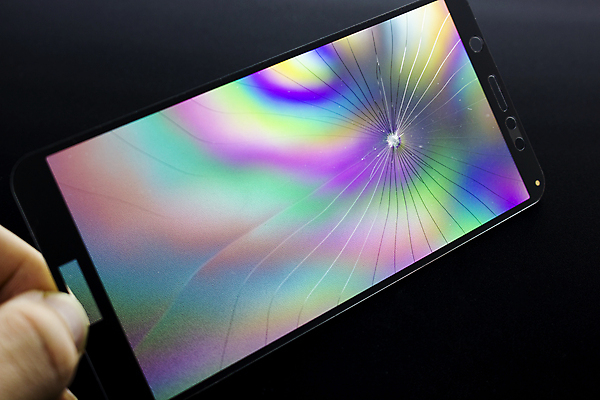 포토 JPG 해외이미지 손 백그라운드 무지개 통신 유리 모바일 사람 사람없음 스마트폰 핸드폰 스크린 모니터 검은색 손상 터치 작업 균열 수리 떨어짐 보호 연결 자르기 사건 전화기 스마트 오브젝트 전자 고정 문제 보호자 고립 교체 단절 스트라이크 취급주의 터치스크린 트러블 해외포토 자연요소 컬러 컨셉 모션 재질 경고 신체부위 전자제품 스마트기기 컴퓨터 파일형식 이미지허브