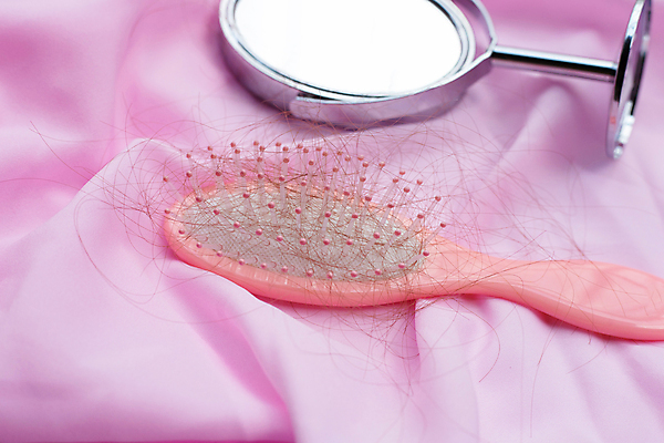 포토 JPG 해외이미지 실내 사람없음 머리카락 머리빗 오브젝트 탁상거울 탈모 분홍색배경 숱 해외포토 분홍색 백그라운드 내부 머리 거울 미용용품 증상 파일형식 이미지허브