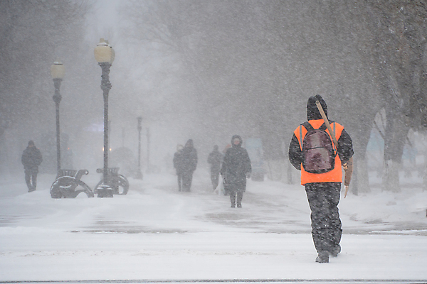 포토 JPG 해외이미지 계절 조각 겨울 날씨 노동자 사람 사람없음 야외 냉동 얼음 차도 추위 눈송이 분위기 예측 남극 북극 삽 빙하 서리 폭풍 온도 눈보라 반투명 폭설 눈내림 겨울풍경 해외포토 자연요소 직업 도로 컨셉 눈_날씨 풍경 자연재해 극지방 파일형식 이미지허브