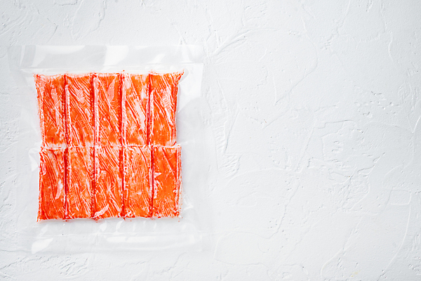 포토 JPG 해외이미지 식재료 실내 사람없음 하이앵글 신선 흰배경 맛살 비닐포장 진공 카피스페이스 진공포장 해외포토 음식 뷰포인트 백그라운드 포장 내부 공백 흰색 파일형식 이미지허브