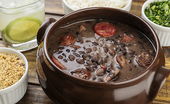 포토 JPG 해외이미지 전통 음식 밥 콩 육류 돼지고기 요리 사람없음 갈색 검은색 식사 저녁식사 사발 소시지 맛 향신료 매움 밀가루 베이컨 후추 브라질 점심식사 케일 핸드메이드 브라질사람 해외포토 컬러 컨셉 채소 식재료 곡류 사기그릇 남아메리카 가공식품 가루 향미료 파일형식 이미지허브