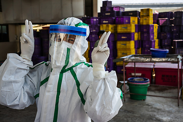 포토 JPG 해외이미지 직업 옷 아시아 백그라운드 유니폼 표면 노동자 건강 가면 안전 사람 정장 사람없음 초록색 약 환경 공백 방 의사 업무 보호 질병 서비스 예방 감염 분무기 청소부 곰팡이 소독 전염병 화학약품 카피스페이스 해외포토 나라 컬러 컨셉 의학 의료진 작업 화학 물질 파일형식 이미지허브