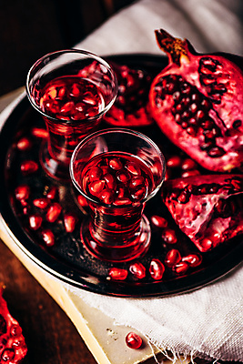 포토 JPG 해외이미지 쟁반 실내 사람없음 책 석류 석류알 해외포토 과일 내부 파일형식 이미지허브