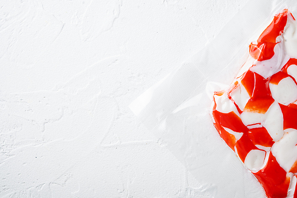 포토 JPG 해외이미지 식재료 실내 사람없음 하이앵글 신선 흰배경 맛살 비닐포장 진공 카피스페이스 진공포장 해외포토 음식 뷰포인트 백그라운드 포장 내부 공백 흰색 파일형식 이미지허브