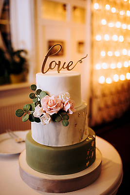 포토 JPG 해외이미지 영어 꽃 결혼 탁자 사람없음 장식 케이크 웨딩케이크 데코픽 해외포토 식물 문자 가구 디저트 이벤트 파티용품 파일형식 이미지허브