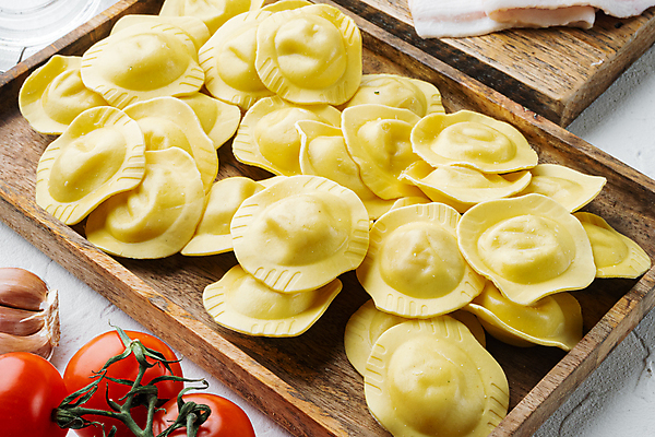 포토 JPG 해외이미지 방울토마토 실내 사람없음 이탈리아음식 흰배경 바질 라비올리 해외포토 백그라운드 토마토 서양음식 내부 흰색 파일형식 이미지허브