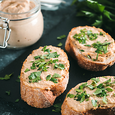 포토 JPG 해외이미지 조각 탁자 파슬리 근접촬영 사람없음 병 바게트 석판 카피스페이스 스프레드 해외포토 식기 음식 빵 뷰포인트 가구 채소 공백 파일형식 이미지허브