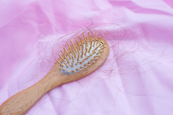 포토 JPG 해외이미지 실내 사람없음 머리카락 머리빗 오브젝트 탈모 분홍색배경 숱 해외포토 분홍색 백그라운드 내부 머리 미용용품 증상 파일형식 이미지허브