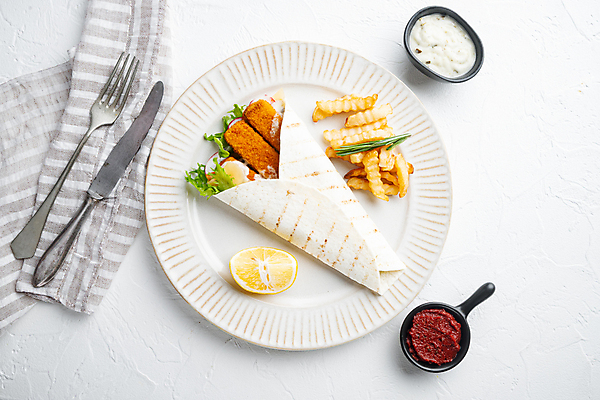 포토 JPG 해외이미지 접시 포크 실내 샌드위치 사람없음 하이앵글 감자튀김 나이프 레몬 흰배경 냅킨 생선튀김 타르타르소스 토르티야 플랫레이 해외포토 식기 음식 뷰포인트 백그라운드 과일 감자 내부 튀김 흰색 소스_음식 플랫 칼 파일형식 이미지허브