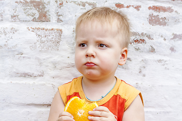 포토 JPG 해외이미지 모델 1 라이프스타일 남자 행복 감정 유럽 얼굴 어린이 음식 포즈 신체 오렌지 과일 건강 한명 미소 사람 소년 뷰티 머리 기쁨 흰색 표현 아기 자신감 입 작음 긍정 걸음마 해외포토 나라 컬러 컨셉 모션 표정 생활 신체부위 크기 파일형식 이미지허브