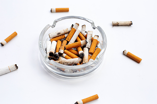 포토 JPG 해외이미지 흡연 담배 실내 사람없음 담뱃재 흰배경 담배꽁초 재떨이 해외포토 백그라운드 내부 흰색 파일형식 이미지허브