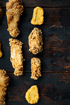 포토 JPG 해외이미지 조각 패스트푸드 요리 사람없음 치킨 튀김 나무바닥 치킨너겟 텐더 해외포토 음식 바닥 인스턴트 닭고기요리 파일형식 이미지허브