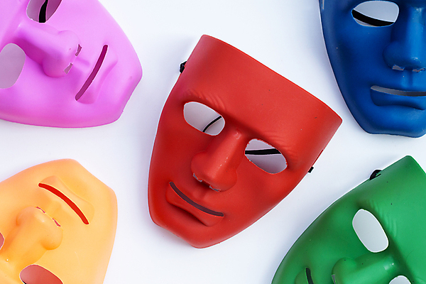 포토 JPG 해외이미지 실내 가면 사람없음 여러개 오브젝트 흰배경 해외포토 다수 백그라운드 내부 흰색 파일형식 이미지허브