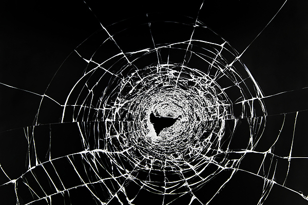 포토 JPG 해외이미지 디자인 벽 백그라운드 패턴 창문 유리 추상 사람없음 스마트폰 스크린 검은색 손상 구멍 균열 충격 고립 골절 깨짐 효과 해외포토 컬러 컨셉 무늬 의학 모션 재질 핸드폰 스마트기기 파일형식 이미지허브
