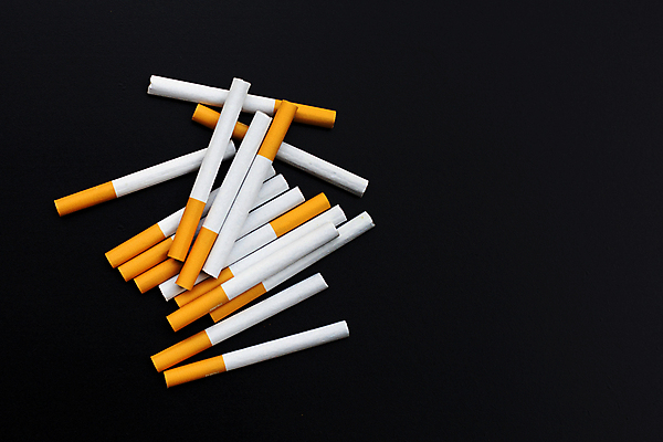 포토 JPG 해외이미지 검은배경 흡연 담배 실내 사람없음 카피스페이스 해외포토 백그라운드 내부 검은색 공백 파일형식 이미지허브