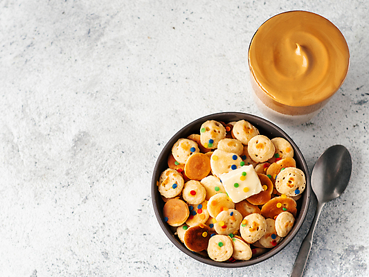 포토 JPG 해외이미지 회색배경 디저트 한국 요리 사람없음 하이앵글 유행 숟가락 시리얼 버터 팬케이크 인기 카피스페이스 달고나라떼 해외포토 아시아 커피 음식 뷰포인트 백그라운드 수저 케이크 공백 회색 파일형식 이미지허브