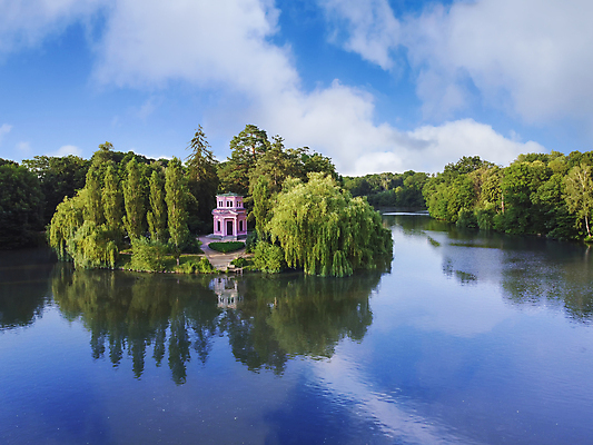 포토 JPG 해외이미지 나무 계절 공원 유럽 문화 호수 섬 여행 백그라운드 잎 오렌지 건축양식 자연 하늘 주택 사랑 사람없음 야외 건물 목재 빨간색 초록색 물 컬러풀 뷰티 노란색 환경 정원 하트 정상 숲 내추럴 드론 옛날 우크라이나 해외포토 자연요소 모양 식물 건축물 공공시설 건축 감정 나라 컬러 과일 재료 생태계 파일형식 이미지허브