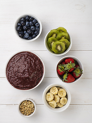 포토 JPG 해외이미지 열매 음식 조각 다이어트 과일 탁자 딸기 디저트 바나나 건강 키위 사람없음 목재 빨간색 보라색 식사 에너지 추위 신선 사발 달콤 맛 아침식사 시리얼 먹기 크림 유기농 날것 브라질 건강식 내추럴 뮤즐리 스무디 채식주의자 디톡스 브라질사람 비건 해외포토 나무 식물 웰빙 음료 컬러 가구 컨셉 재료 모션 사기그릇 남아메리카 채식 파일형식 이미지허브