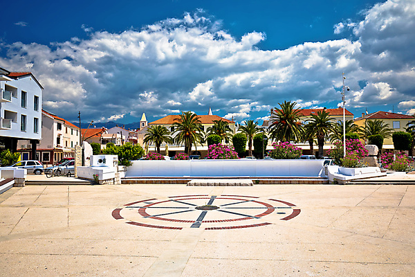 포토 JPG 해외이미지 나무 바다 섬 여행 자연 하늘 주택 파노라마 손바닥 풍경 사람없음 건물 초록색 물 파란색 컬러풀 교회 여행객 탑 항구 놀람 산책로 도시 소나무 만 보트 지중해 타운 크로아티아 해외포토 자연요소 식물 건축물 손 감정 유럽 길 컬러 배_교통 종교건축 교통시설 촬영기법 표정 사람 생태계 파일형식 이미지허브