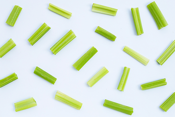 포토 JPG 해외이미지 줄기 사람없음 신선 흰배경 유기농 슬라이스 샐러리 해외포토 식물 웰빙 백그라운드 채소 흰색 파일형식 이미지허브