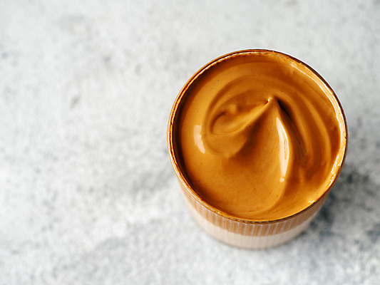 포토 JPG 해외이미지 회색배경 디저트 한국 근접촬영 사람없음 컵 하이앵글 유행 카피스페이스 달고나라떼 해외포토 식기 아시아 커피 음식 뷰포인트 백그라운드 공백 회색 파일형식 이미지허브