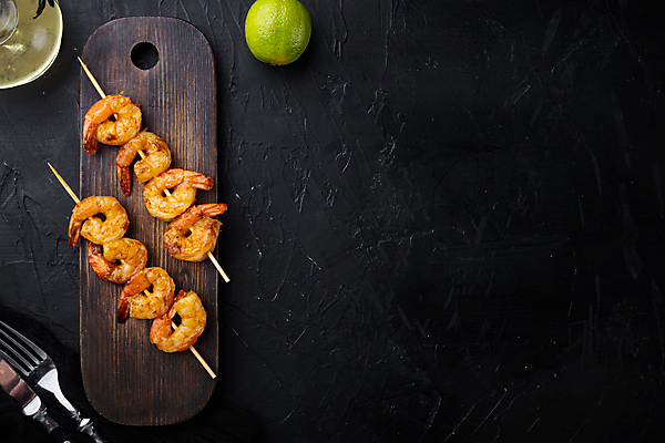 포토 JPG 해외이미지 포크 검은배경 새우 사람없음 요식업 꼬치 나이프 올리브오일 라임 나무도마 새우구이 카피스페이스 해외포토 식기 산업 백그라운드 과일 도마 갑각류 목재 검은색 공백 칼 기름_음식 구이 파일형식 이미지허브