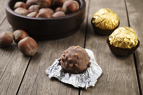 포토 JPG 해외이미지 음식 디저트 사탕 사람없음 갈색 과자 초콜릿 이탈리아 우유 견과류 황금 고급 달콤 맛 설탕 크림 코코아 개암 해외포토 열매 유럽 음료 컬러 컨셉 유제품 파일형식 이미지허브