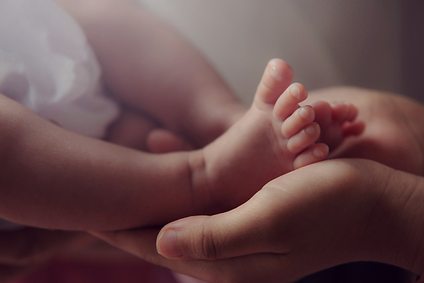 포토 JPG 해외이미지 손 어린이 신체 손가락 가족 맨발 발 엄마 친절 새로움 건강 사랑 안전 사람 사람없음 부모 임산부 터치 흰색 하트 아기 신생아 잡기 마사지 달콤 작음 피부 부드러움 발가락 돌봄 양발 안락 해외포토 모양 감정 컬러 컨셉 관계 모션 신체부위 임신 감각 맛 크기 파일형식 이미지허브