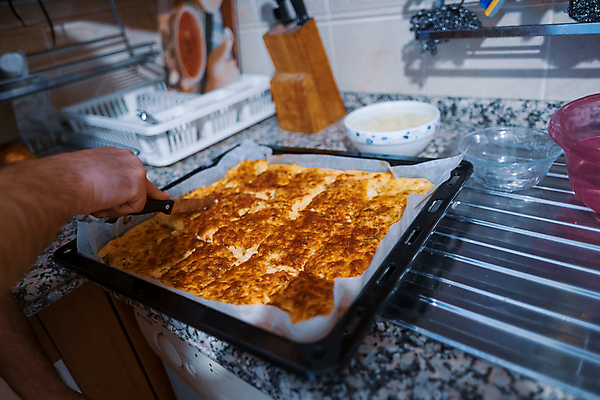 포토 JPG 해외이미지 전통 접시 음식 부분 치즈 건강 육류 요리 동양인 사람없음 식사 봄 튀김 뜨거움 막대기 황금 맛 아침식사 상추 굽기 가득함 속도 슬라이스 반죽 롤 동쪽 폭식 발칸반도 식용 아랍어 페스츄리 튀르키예 해외포토 식기 계절 아시아 빵 컨셉 채소 식재료 유제품 인종 구이 방향 파일형식 이미지허브