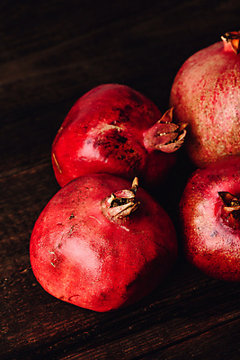 포토 JPG 해외이미지 검은배경 실내 사람없음 여러개 석류 해외포토 다수 백그라운드 과일 내부 검은색 파일형식 이미지허브