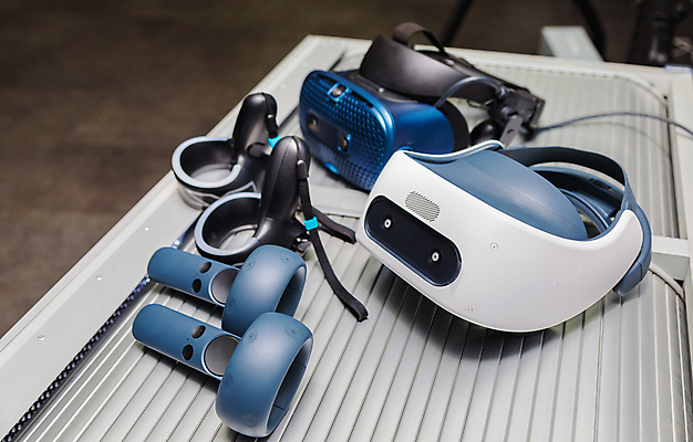 포토 JPG 해외이미지 응시 안경 컨셉 놀이 미래 고글 기술 사람없음 컴퓨터 머리 3D 카메라 디지털 검은색 헤드폰 소리 장비 게임 체험 헬멧 휴대용 가득함 오브젝트 시력 전자 동영상 혁명 센서 참여 가상 가상현실 인터랙티브 현실 해외포토 시선 잡화 컬러 음향기기 신체부위 전자제품 보호장비 디지털합성 파일형식 이미지허브