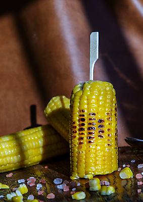 포토 JPG 해외이미지 전통 접시 음식 다이어트 채소 재료 파슬리 건강 옥수수 요리 사람없음 장식 노란색 식당 식사 저녁식사 황금 달콤 맛 그릴 모닥불 바비큐 굽기 메뉴 유기농 복고 소금 버터 건강식 점심식사 놋쇠 딜 숙성 오레가노 채식주의자 핸드메이드 스타일 해외포토 식기 웰빙 컬러 컨셉 주방용품 불 곡류 상점 구이 채식 파일형식 이미지허브