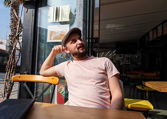 포토 JPG 해외이미지 백인 직업 1 라이프스타일 응시 남자 행복 여유 포즈 의자 비즈니스 청소년 성공 휴식 수염 주택 함께함 실내 한명 미소 사람 앉기 성인 야외 가로 30대 컬러풀 카메라 흰색 비즈니스맨 자신감 심각 스타일 카피스페이스 해외포토 서양인 시선 감정 컬러 가구 컨셉 모션 표정 내부 건물 생활 장년 전자제품 공백 직장인 파일형식 이미지허브