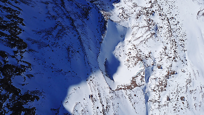 포토 JPG 해외이미지 계절 호수 벽 여행 백그라운드 겨울 자국 자연 하늘 바람 산 안테나 사람 풍경 사람없음 물 파란색 환경 냉동 얼음 추위 탐험 흰색 정상 큼 빙하 암초 빙산 내추럴 드론 섞기 전국 절정 카자흐스탄 눈내림 해외포토 자연요소 아시아 컬러 통신 날씨 눈_날씨 크기 생태계 파일형식 이미지허브