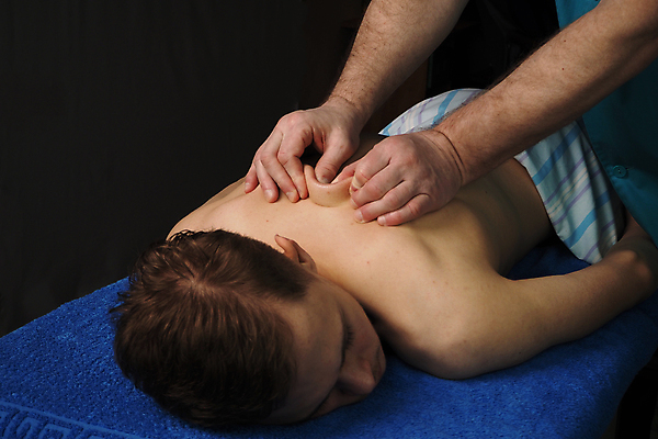 포토 JPG 해외이미지 신체 건강 관리 한명 치료 약 스파 고통 환자 의사 마사지 예방 순서 안마사 치유 해외포토 1 감정 의학 사람 의료진 파일형식 이미지허브